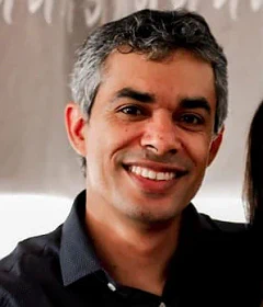 &Aacute;kila Fernandes